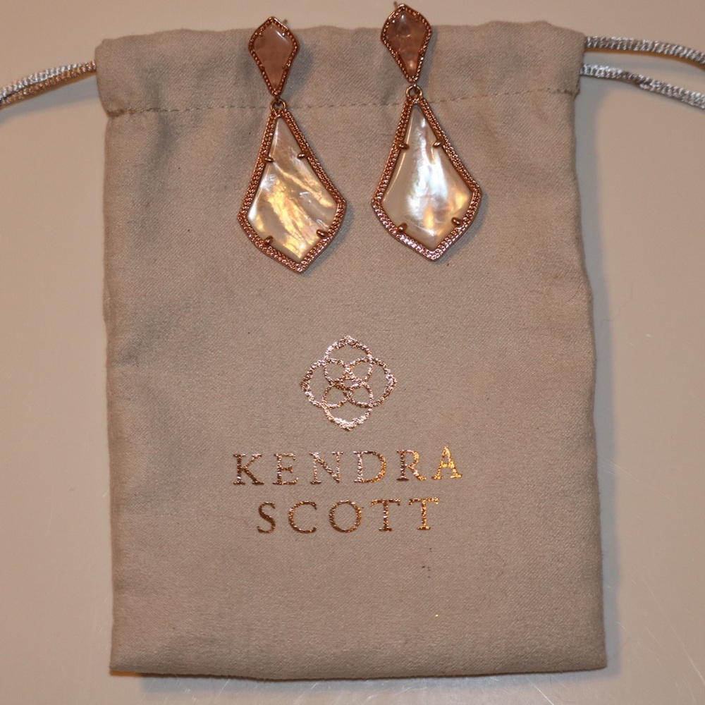Kendra Scott Alexa Earrings in Rose Quartz & Pearl